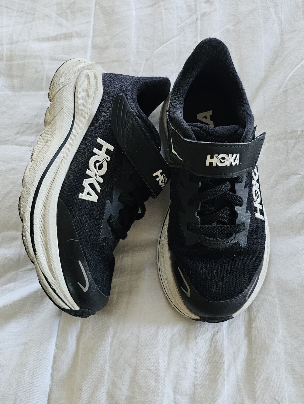 Hoka Kids Clifton 10 Running Sneakers, Size 11.5
